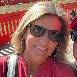 Meet your Posher, Elizabeth